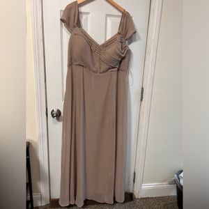 SPENCE CONVERTIBLE DRESS 1X curve
CHIFFON TAUPE